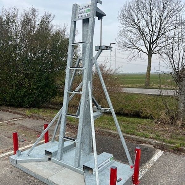 lantaarnpaalsteun met schuivende bovenklem 